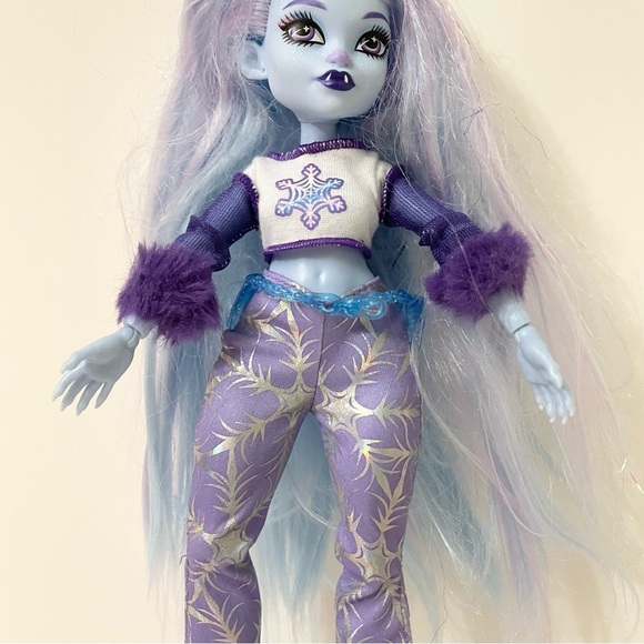 Monster High G3 Abbey Bominable Articulated Yeti Fashion Doll - Picture 16 of 16